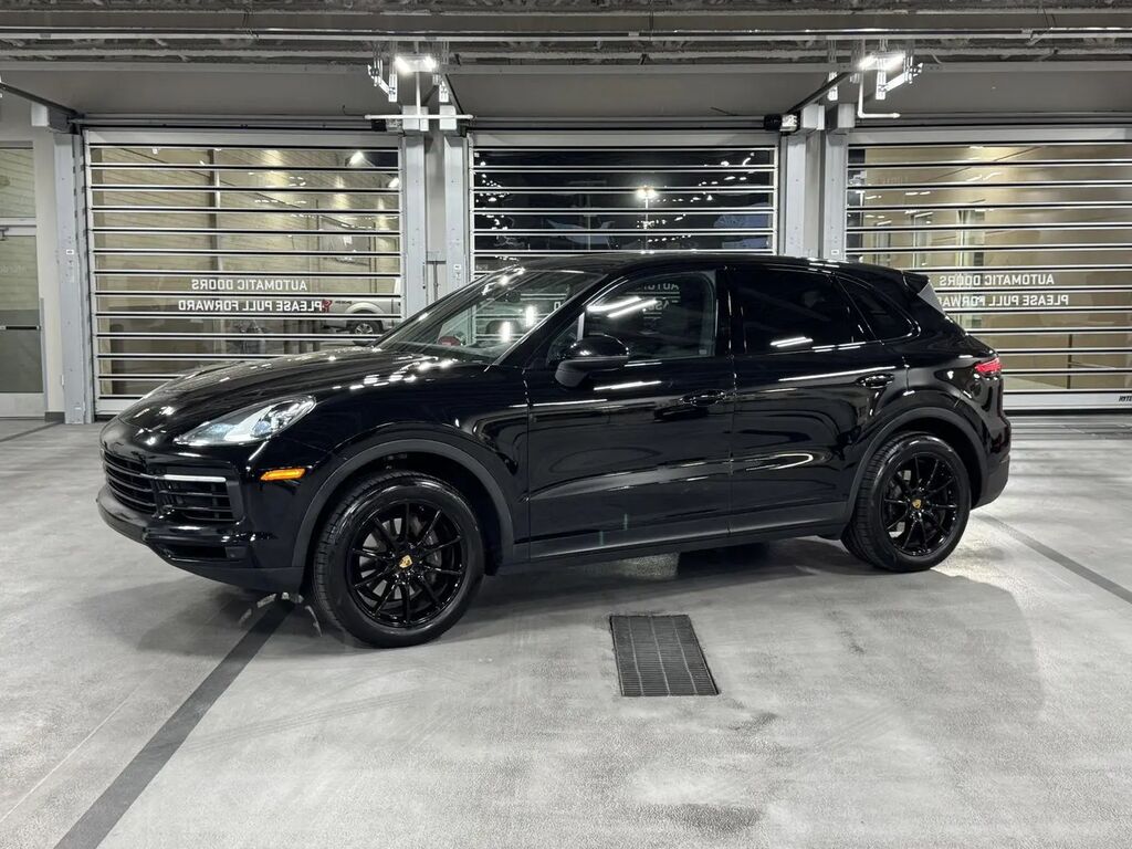 2019 Porsche Cayenne Base — photo 1 of 13