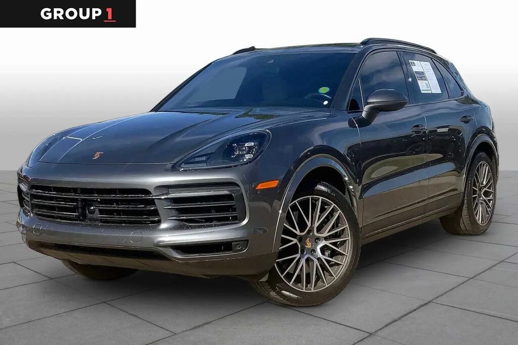 2022 Porsche Cayenne Base — photo 1 of 12