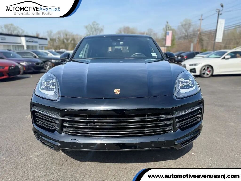 2022 Porsche Cayenne Base — photo 1 of 26