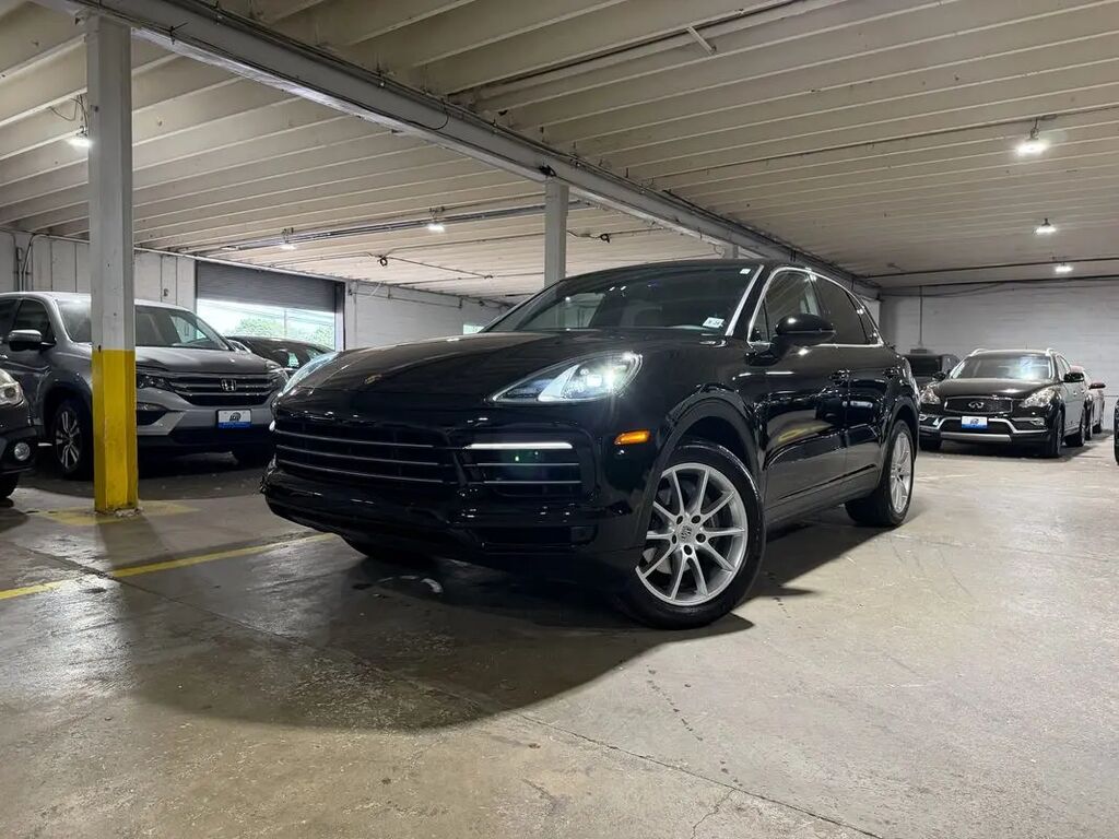 2019 Porsche Cayenne Base — photo 1 of 13