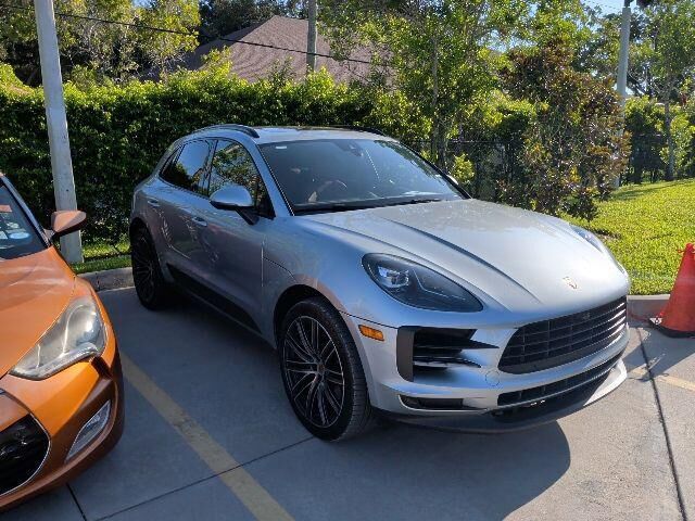 2021 Porsche Macan S — photo 1 of 5