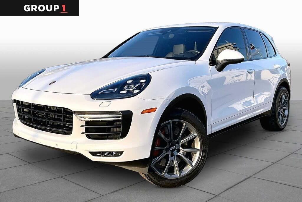 2015 Porsche Cayenne Turbo — photo 1 of 1