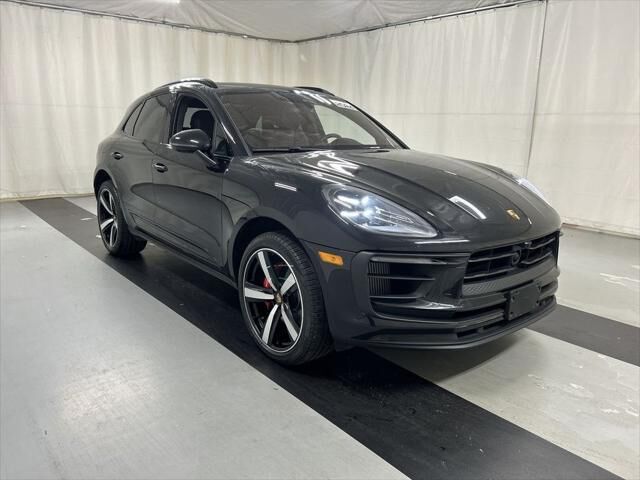 2024 Porsche Macan S — photo 1 of 13