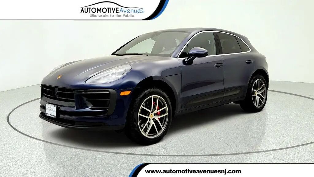 2023 Porsche Macan S — photo 1 of 13