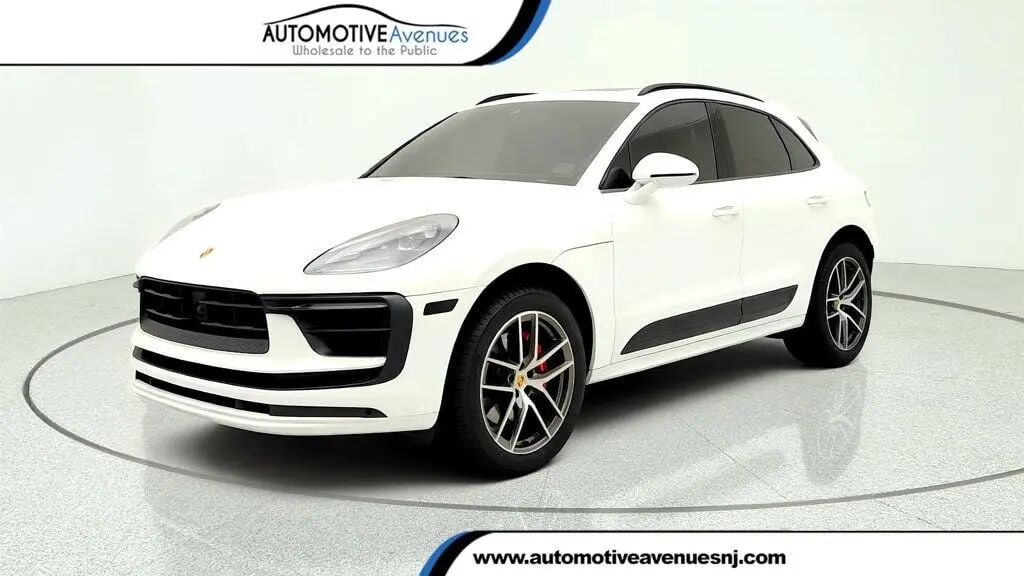 2023 Porsche Macan S — photo 1 of 26