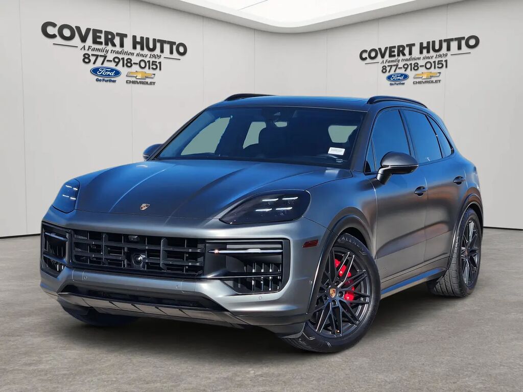 2025 Porsche Cayenne GTS — photo 1 of 13