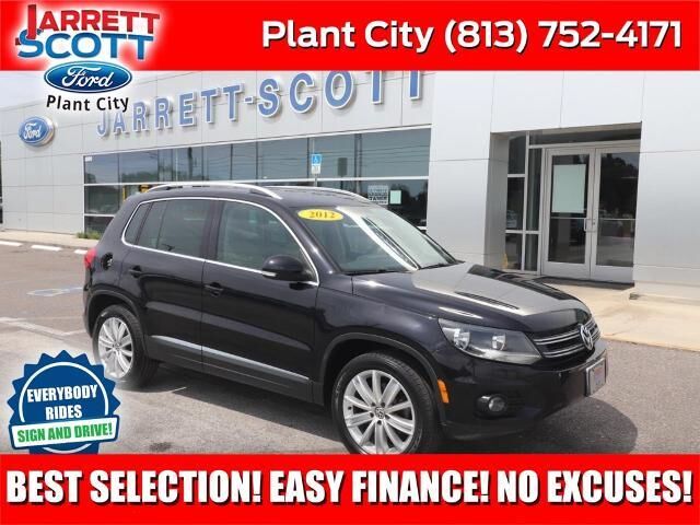 2012 Volkswagen Tiguan LE — photo 1 of 10