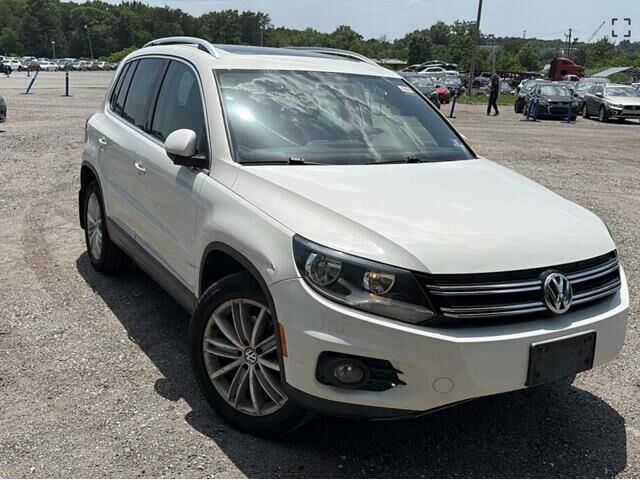 2013 Volkswagen Tiguan S 4Motion — photo 1 of 1