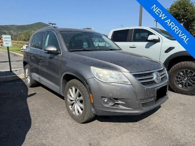 2011 Volkswagen Tiguan SEL 4Motion — photo 1 of 20