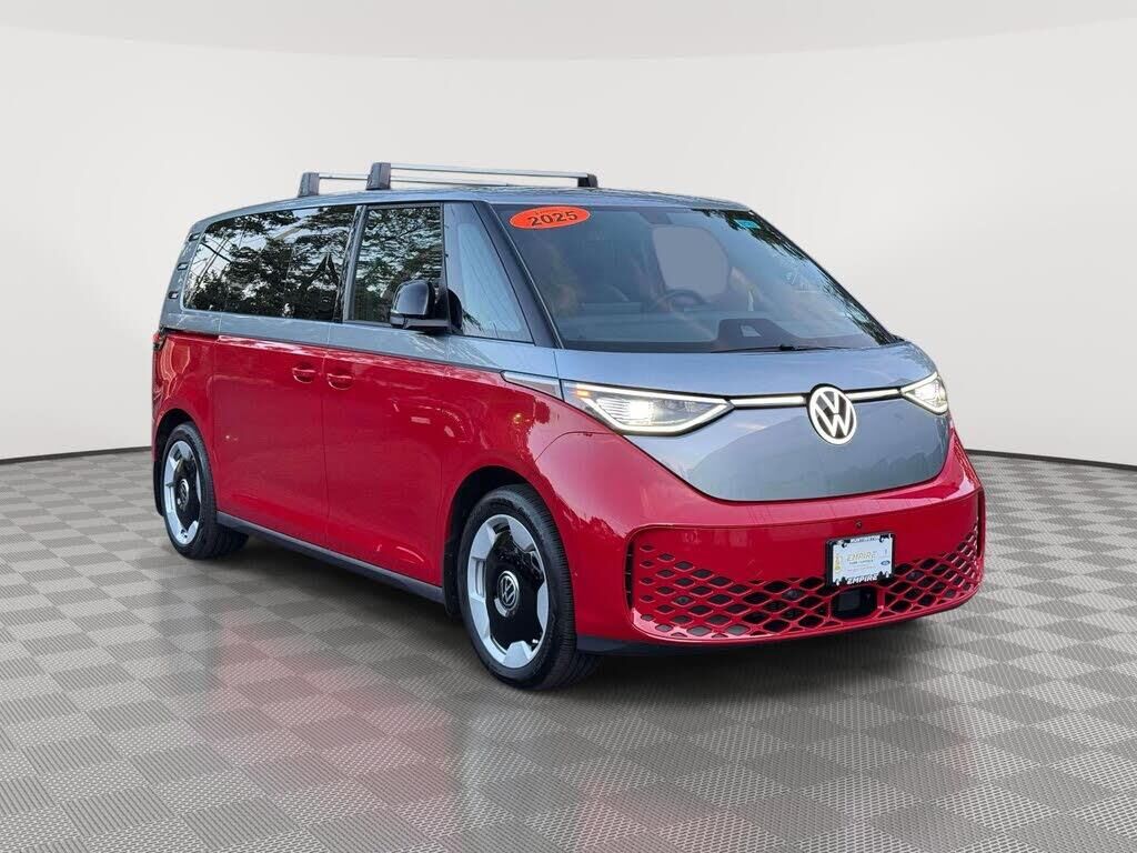 2025 Volkswagen ID. Buzz Pro S Plus 4Motion — photo 1 of 1