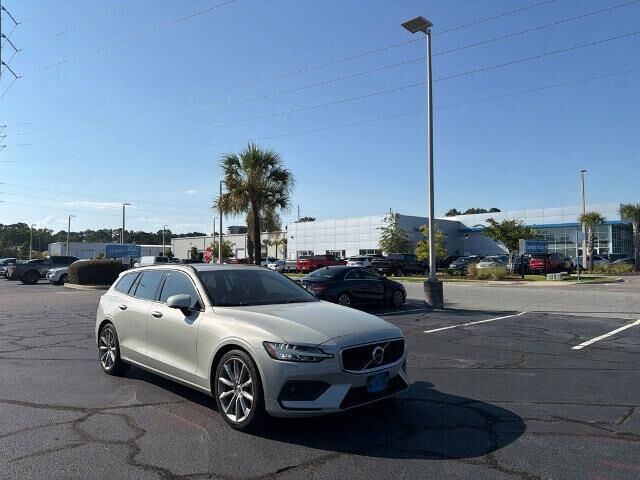 2020 Volvo V60 T5 Momentum