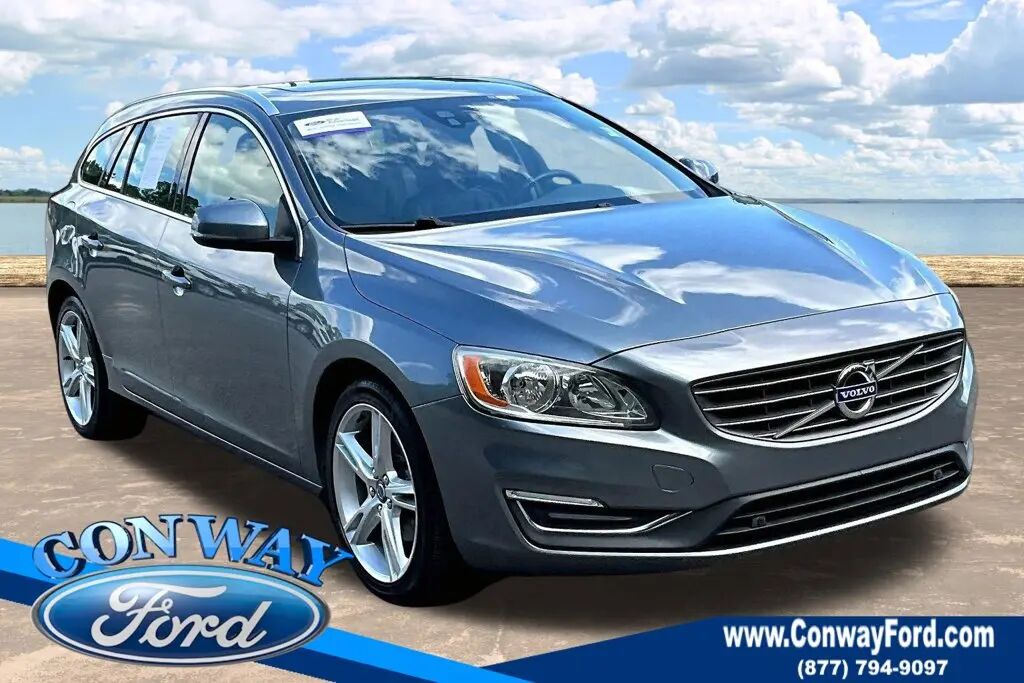 2017 Volvo V60 T5 Premier — photo 1 of 13