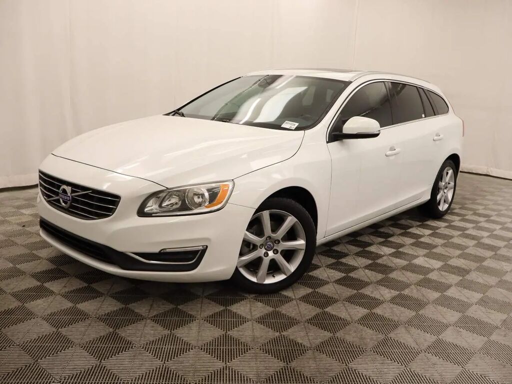 2016 Volvo V60 T5 Drive-E Premier — photo 1 of 13