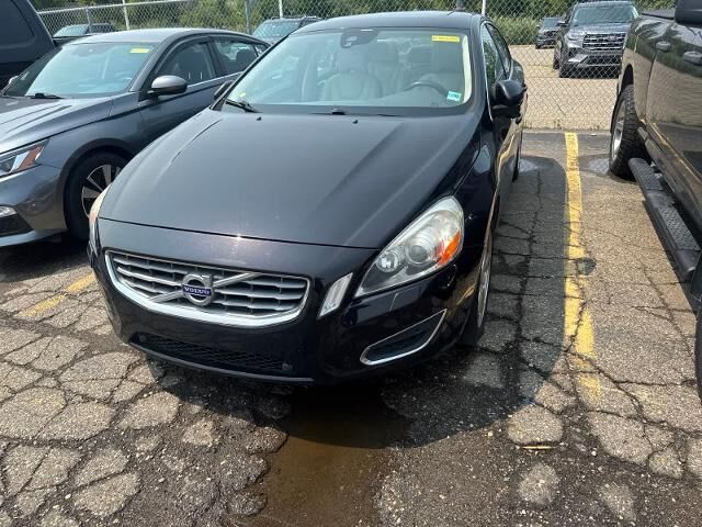 2013 Volvo S60 T5 — photo 1 of 13