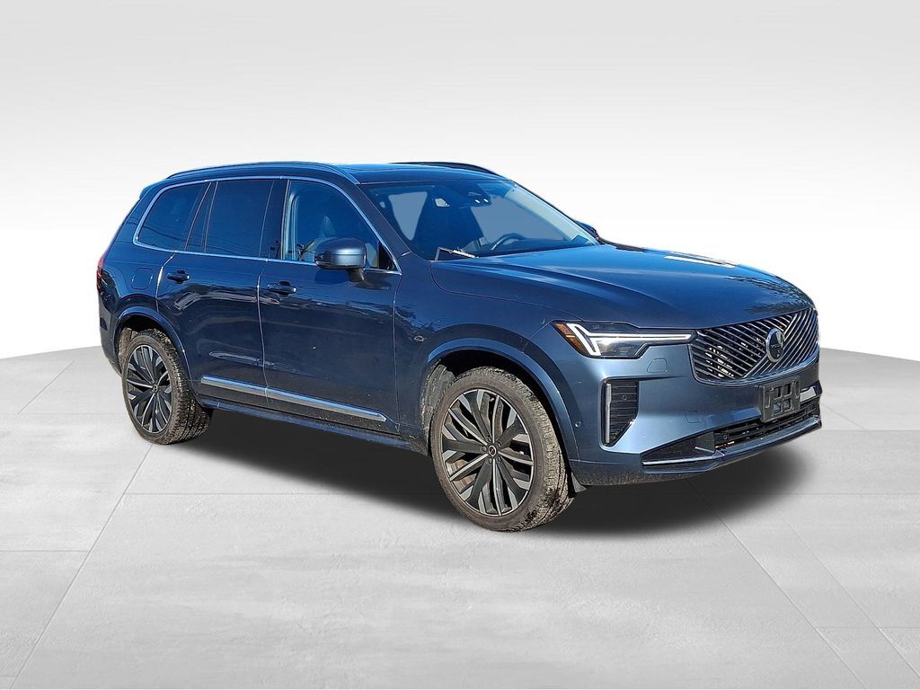 2025 Volvo XC90 B6 Plus 7-Seater — photo 1 of 13