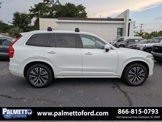 2020 Volvo XC90 T5 Momentum — photo 1 of 36