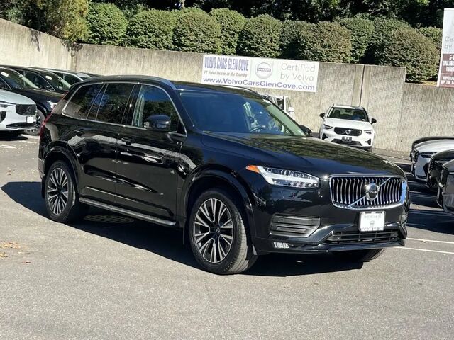 2022 Volvo XC90 T5 Momentum