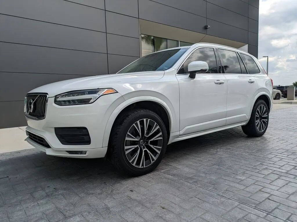 2020 Volvo XC90 T5 Momentum — photo 1 of 13