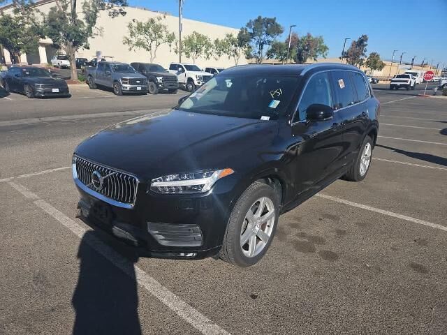 2022 Volvo XC90 T5 Momentum
