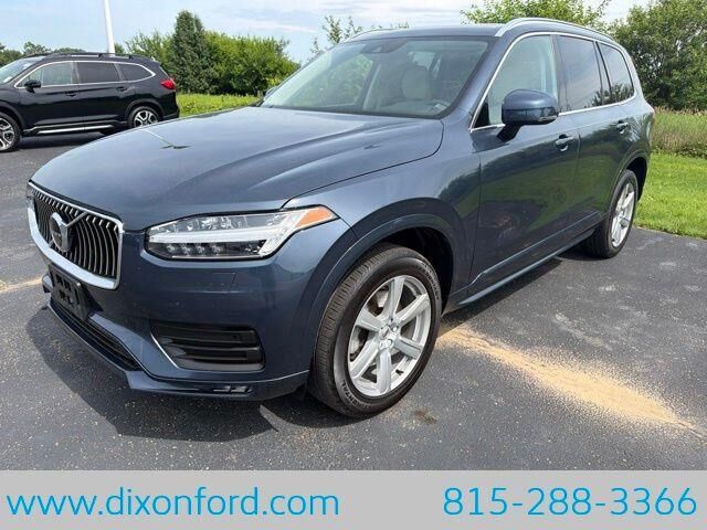 2022 Volvo XC90 T5 Momentum