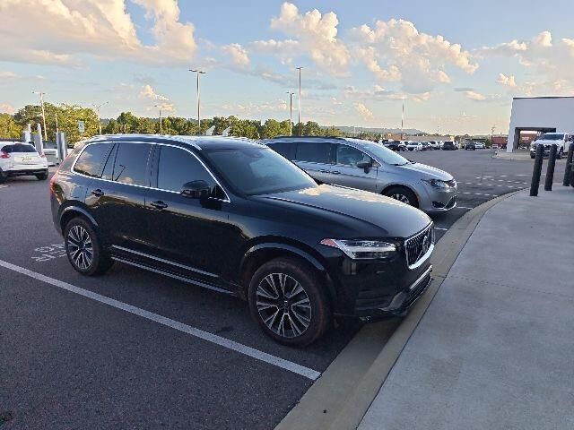 2020 Volvo XC90 T5 Momentum — photo 1 of 25