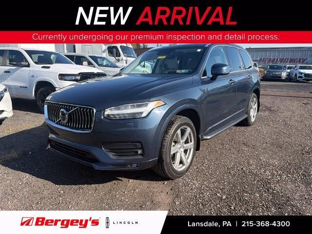 2022 Volvo XC90 T5 Momentum