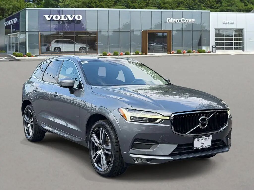 2021 Volvo XC60 T5 Momentum — photo 1 of 12
