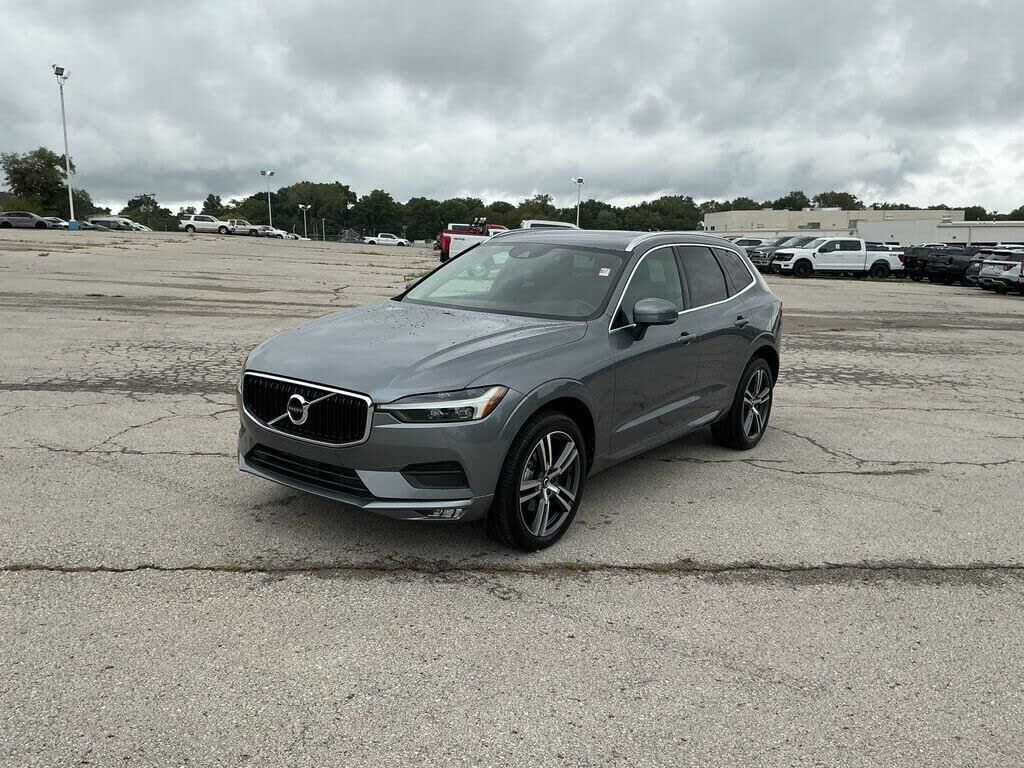 2021 Volvo XC60 T5 Momentum — photo 1 of 1