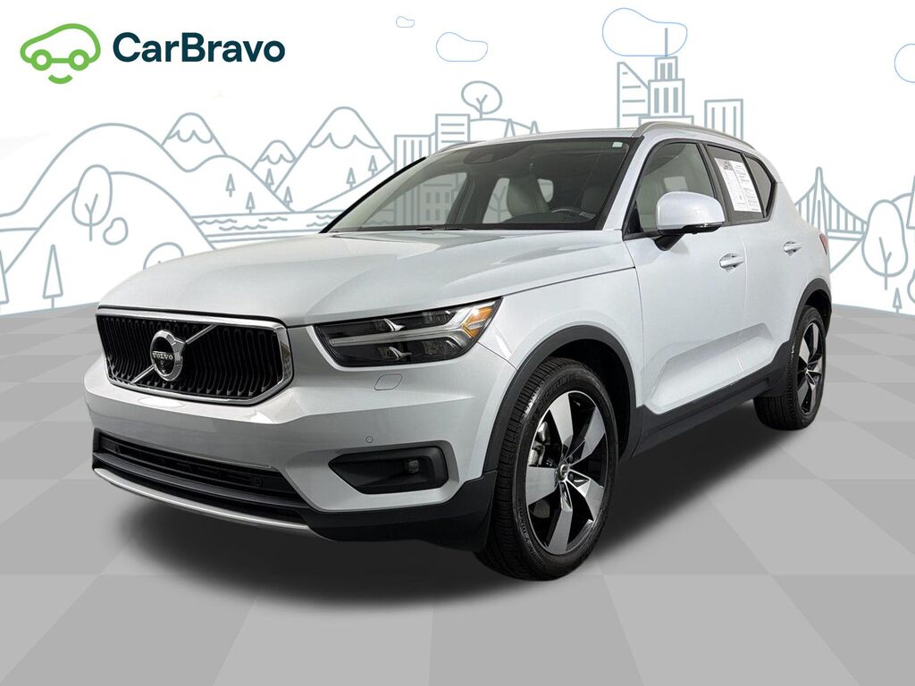 2020 Volvo XC40 T5 Momentum — photo 1 of 6