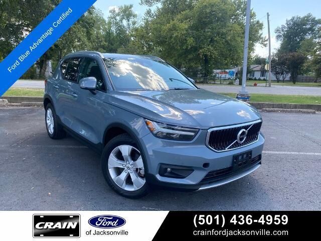 2022 Volvo XC40 T5 Momentum