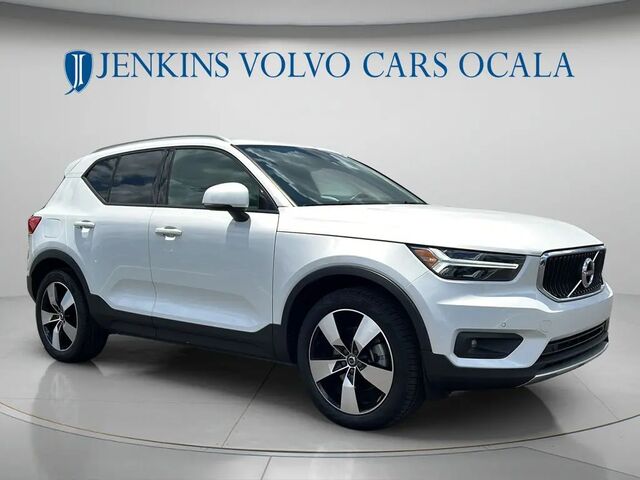 2021 Volvo XC40 T5 Momentum