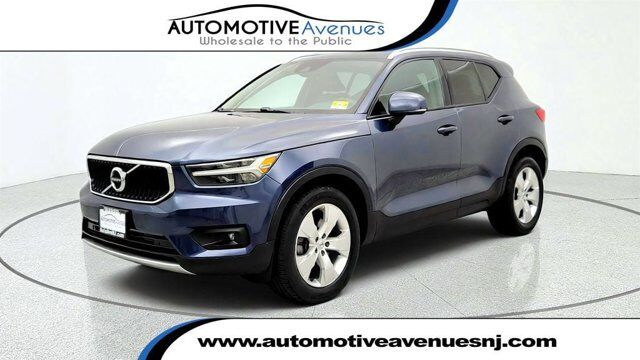 2021 Volvo XC40 Momentum