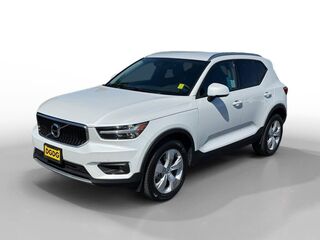 2022 Volvo XC40 T5 Momentum