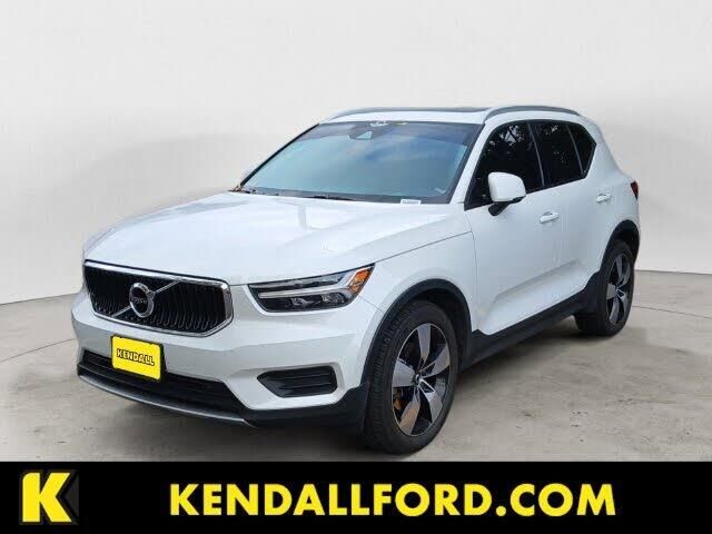 2022 Volvo XC40 T5 Momentum