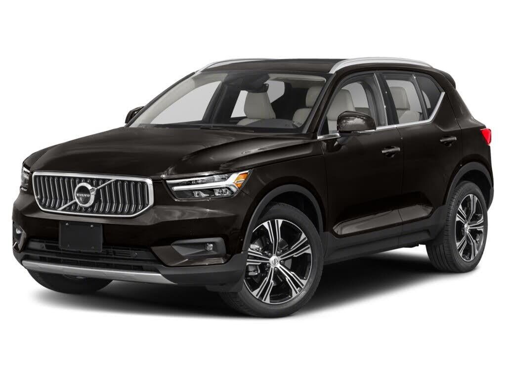 2022 Volvo XC40 T5 Momentum — photo 1 of 28