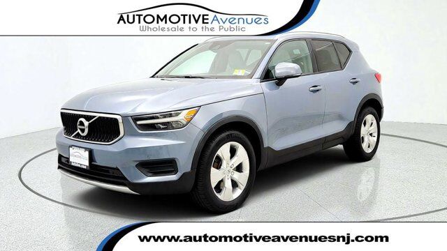 2020 Volvo XC40 Momentum