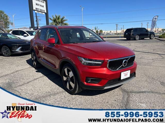 2021 Volvo XC40 T5 Momentum