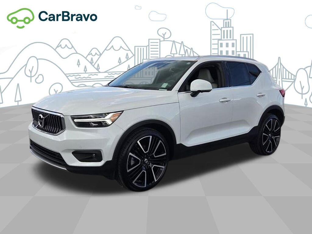 2022 Volvo XC40 Inscription — photo 1 of 6