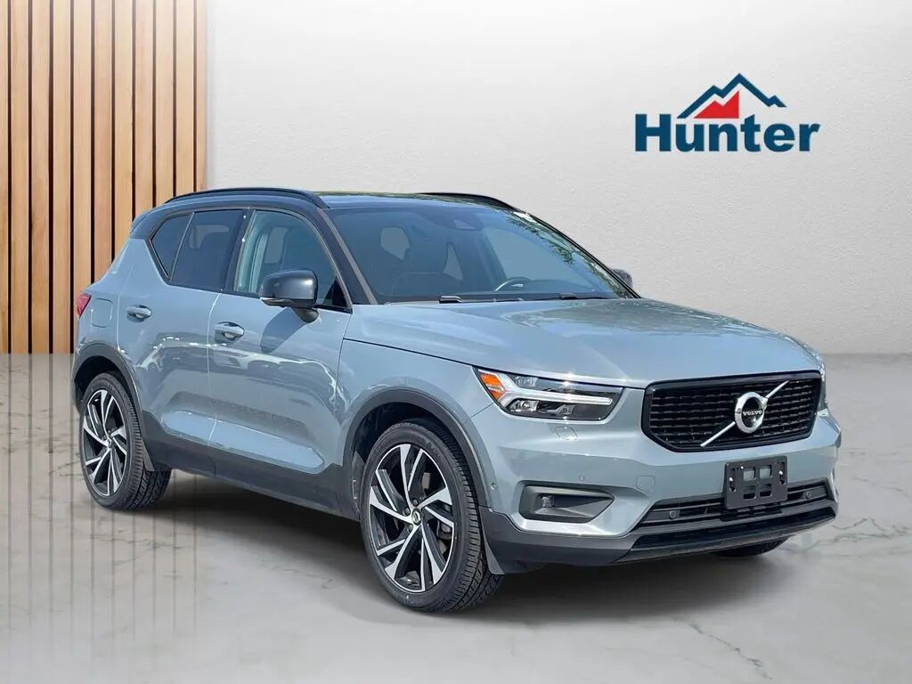 2020 Volvo XC40 T5 R-Design — photo 1 of 13