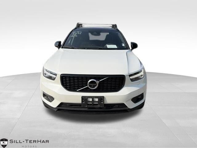 2021 Volvo XC40 T5 R-Design — photo 1 of 11