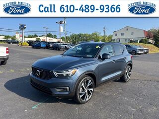 2022 Volvo XC40 T5 R-Design
