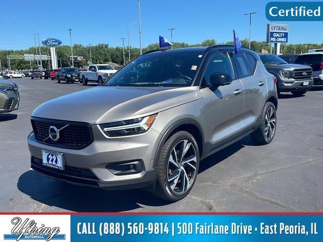 2022 Volvo XC40 T5 R-Design — photo 1 of 13