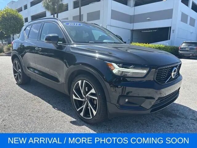 2021 Volvo XC40 T5 R-Design — photo 1 of 22