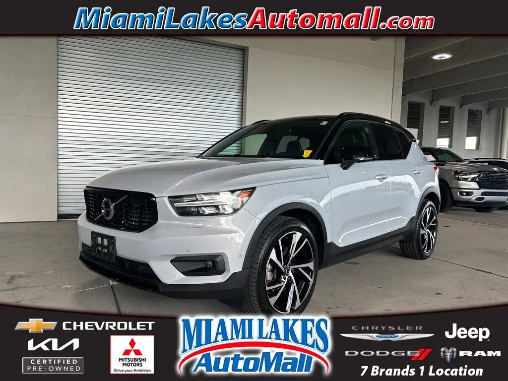 2021 Volvo XC40 T5 R-Design — photo 1 of 13
