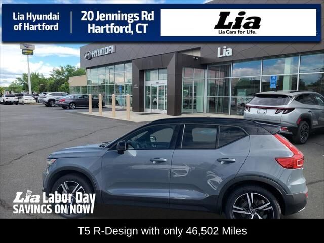 2020 Volvo XC40 T5 R-Design — photo 1 of 18