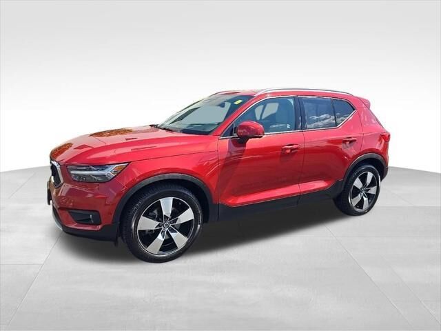 2019 Volvo XC40 T5 Momentum
