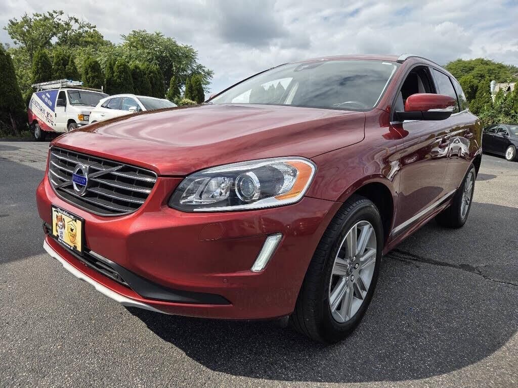 2017 Volvo XC60 T5 Inscription — photo 1 of 1