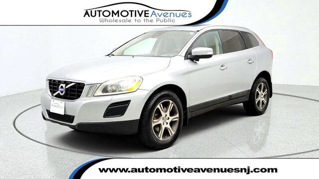 2013 Volvo XC60 T6 AWD Platinum w/ Climate Pkg, BLIS & Remote Start