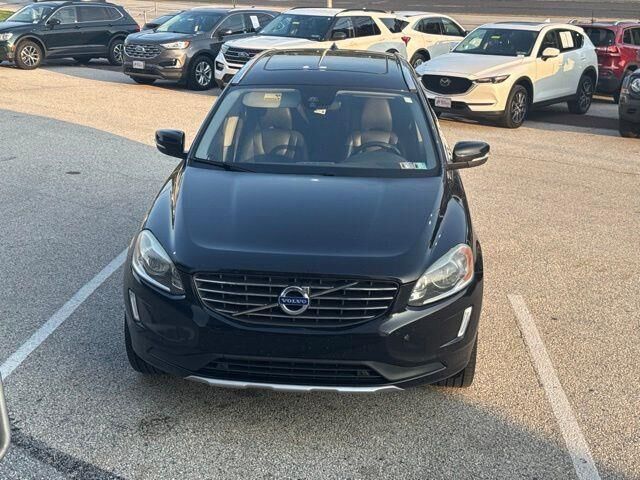 2015 Volvo XC60 T6 — photo 1 of 2