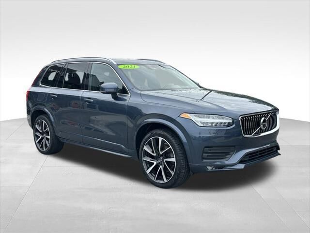 2021 Volvo XC90 T6 Momentum 6-Passenger